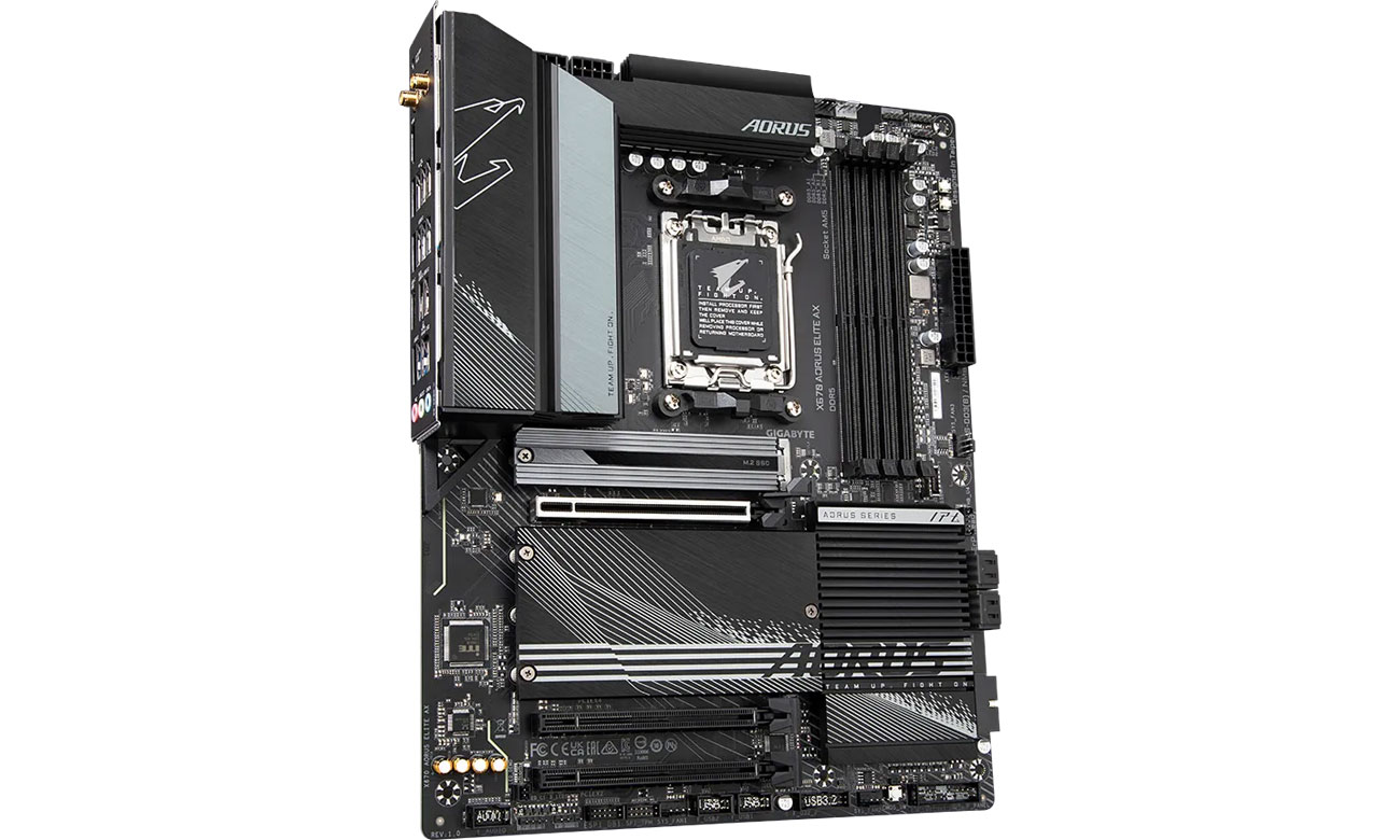 Gigabyte X670 AORUS ELITE AX Mobo