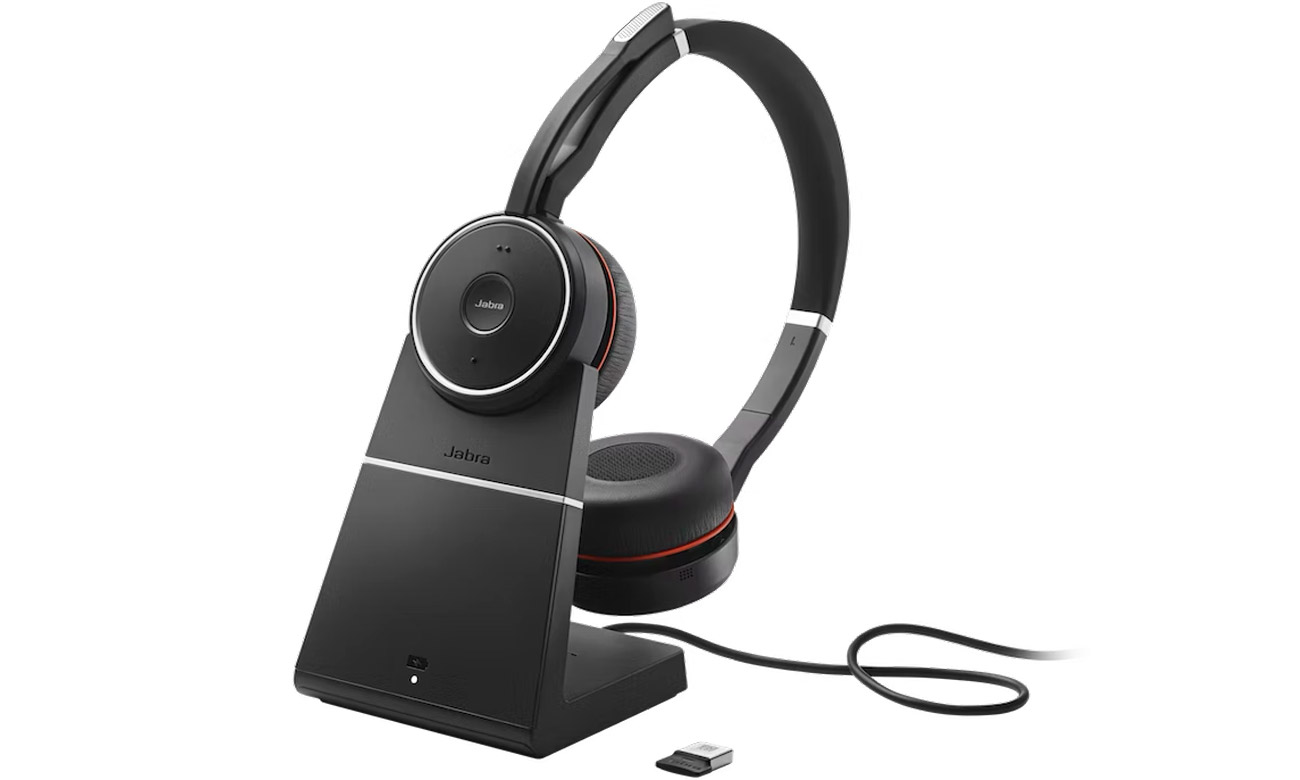 Гарнитура Jabra Evolve 75 SE UC + док-станция для зарядки + адаптер USB-A – вид спереди под углом