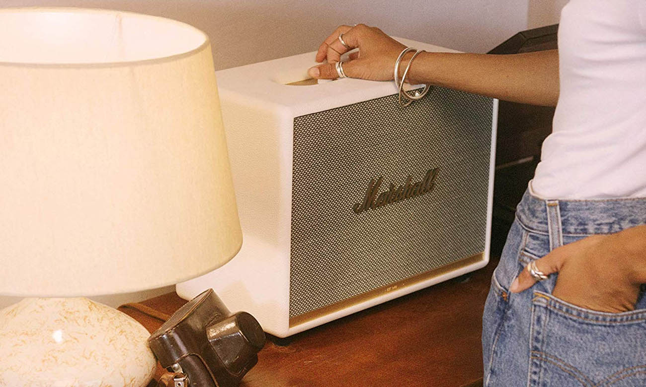 Классический дизайн колонки Marshall Woburn II White