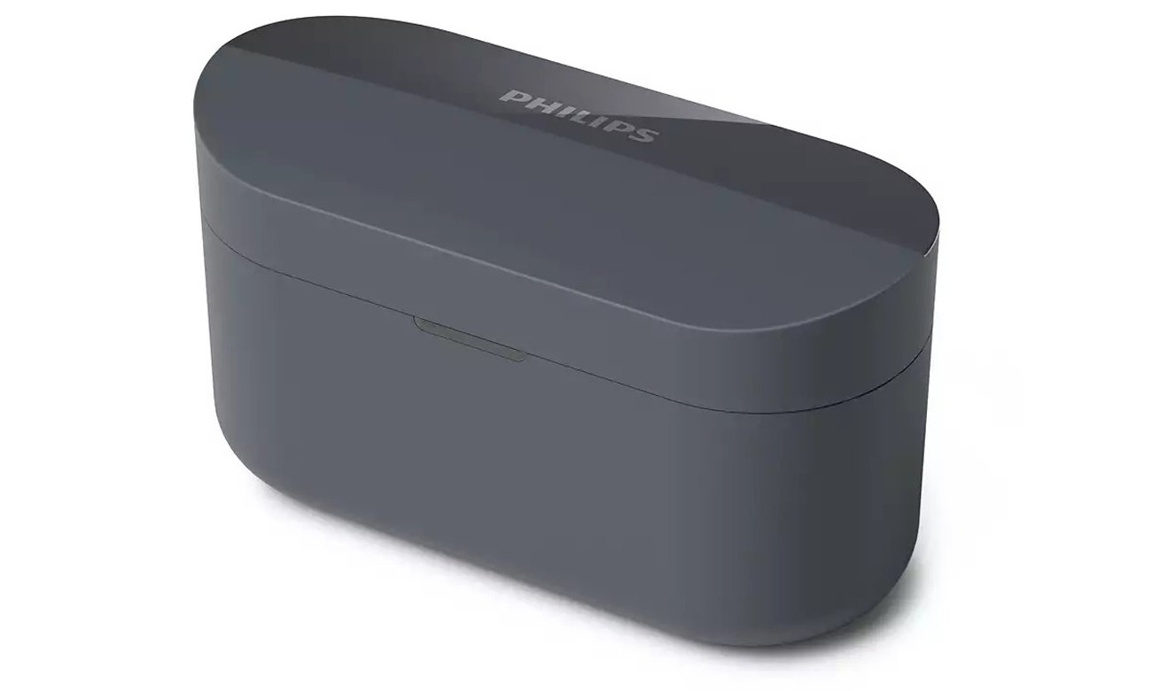 Беспроводные наушники Philips TAT3508 черные – вид спереди под углом с закрытым зарядным футляром