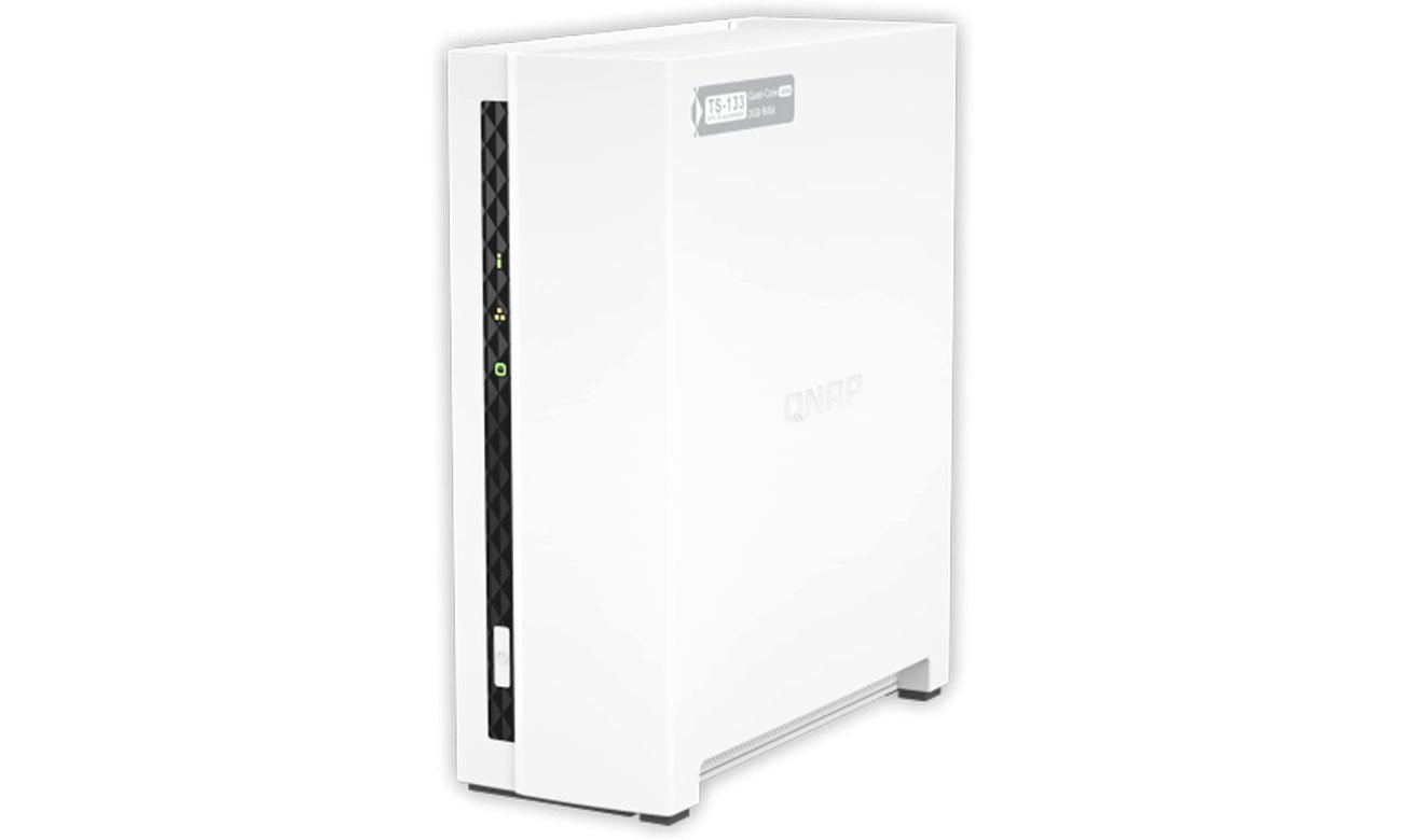 QNAP TS-133 NAS – вид спереди и слева