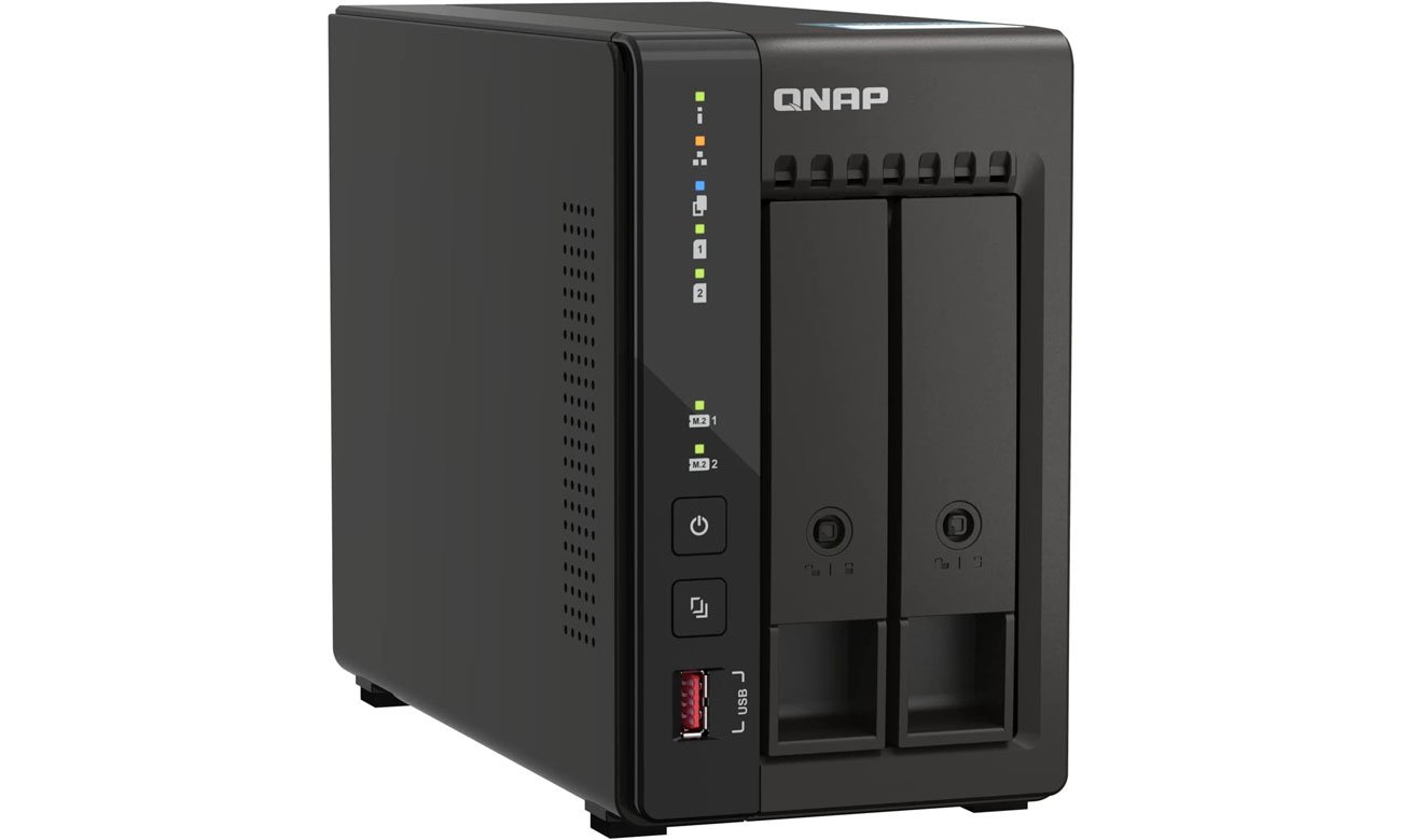 QNAP TS-253E-8G передний угол обзора