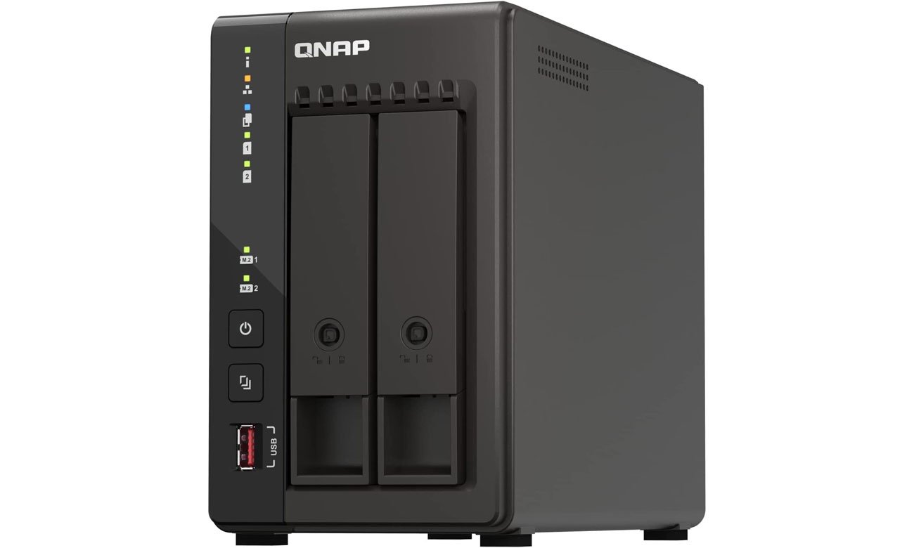 QNAP TS-253E-8G передний угол обзора