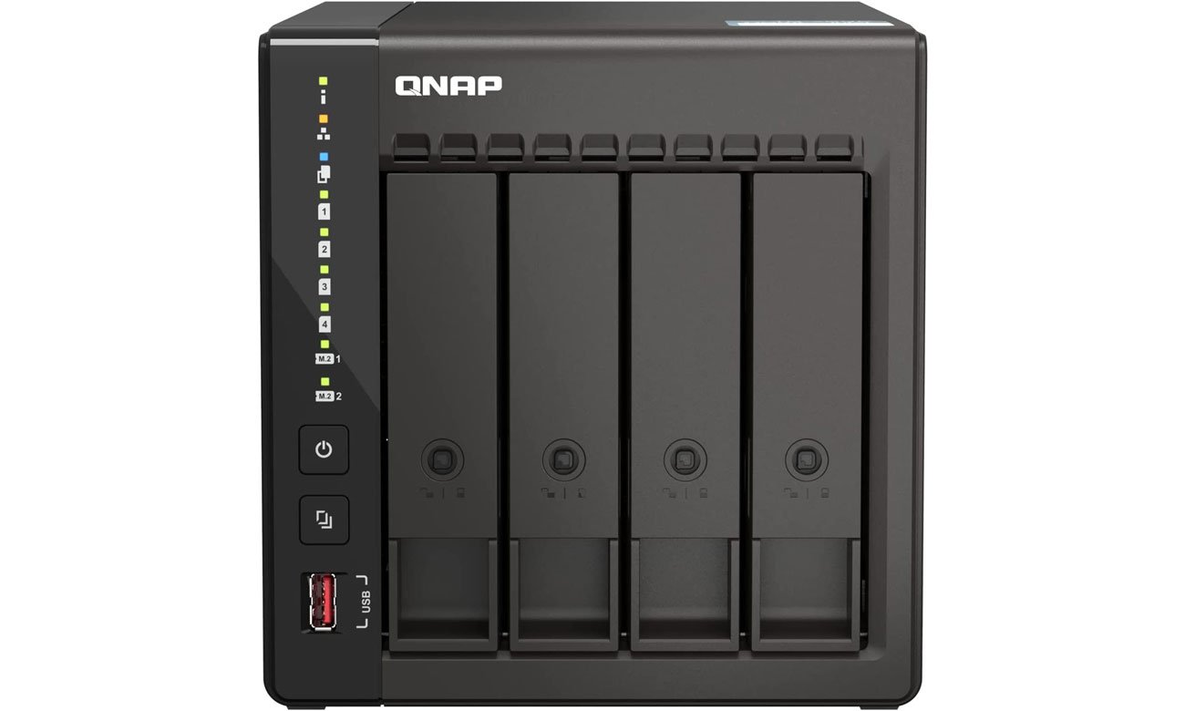 QNAP TS-453E-8G Вид спереду