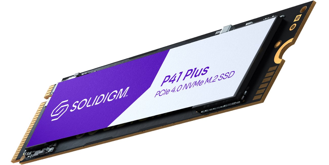 M.2 Solidigm P41 Plus PCIe Gen4 NVMe SSD – вид спереду під кутом