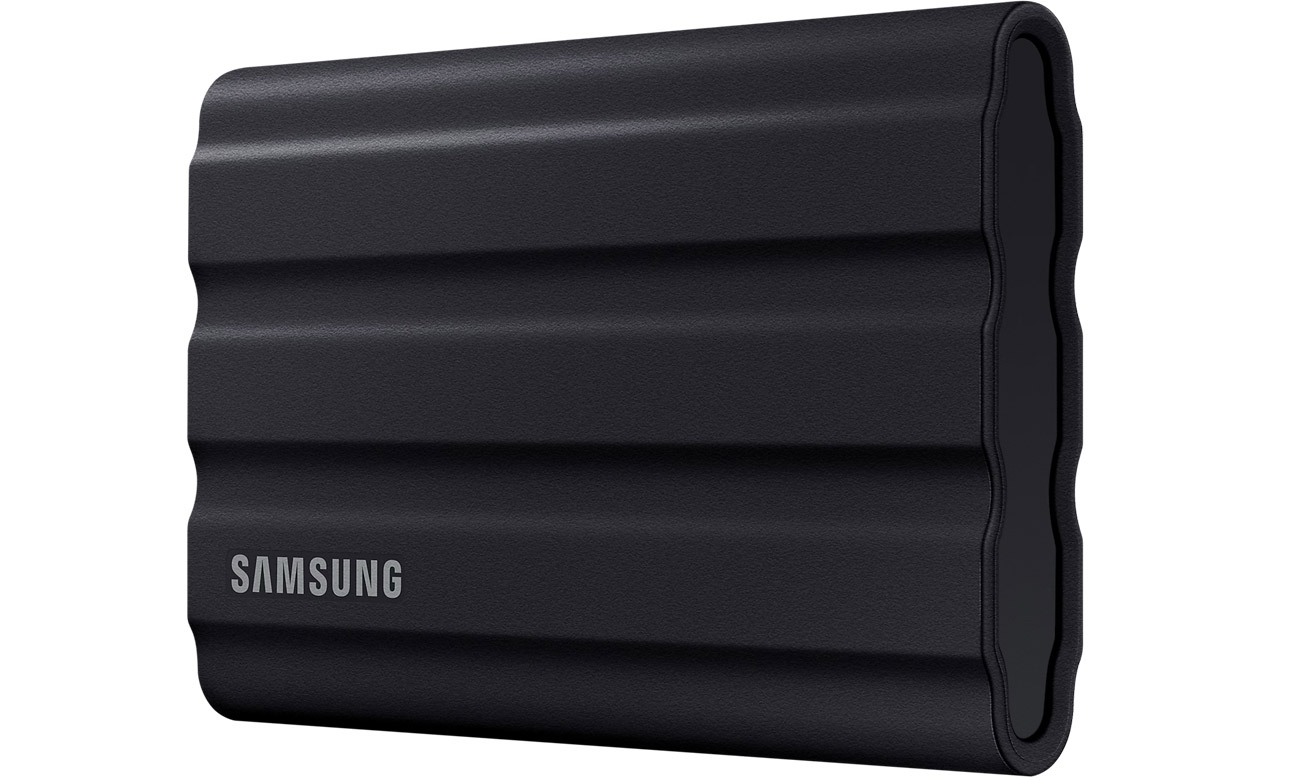 Твердотільний накопичувач Samsung T7 Shield 4 ТБ USB 3.2 Gen. 2 чорний – вид спереду під кутом