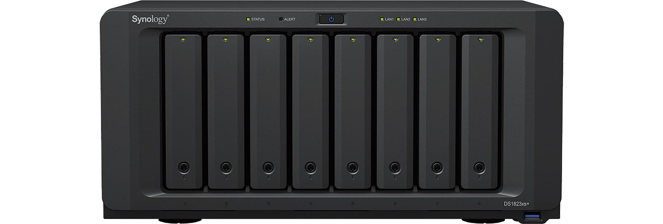 Synology DS1823xs+, вид спереди