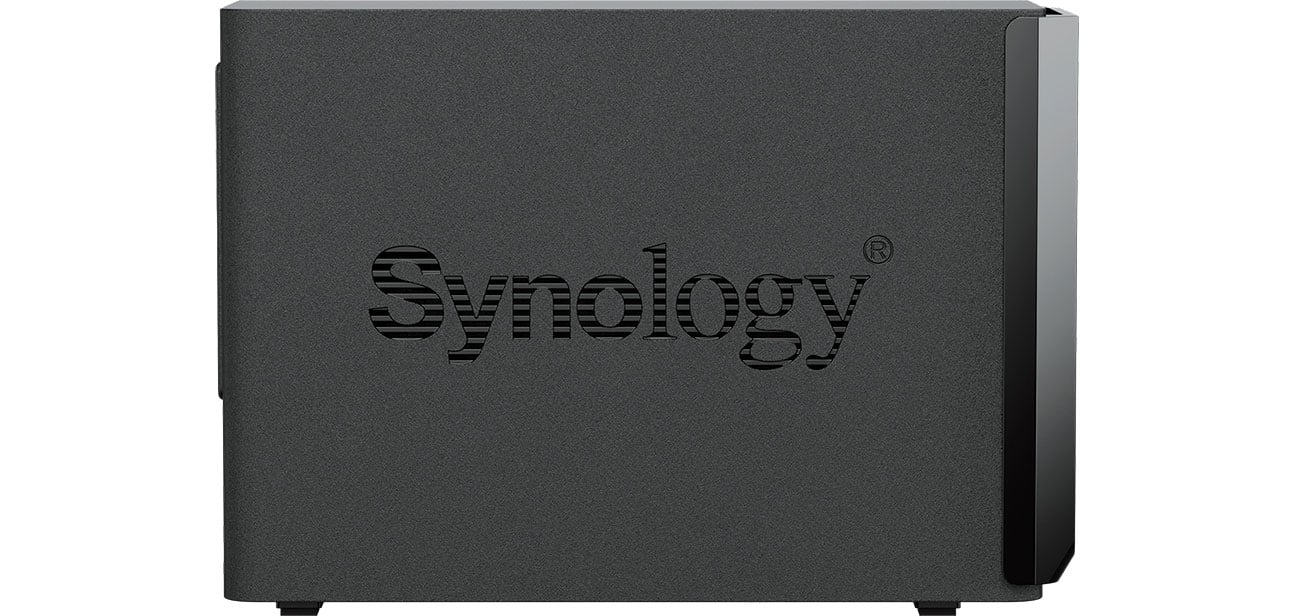 Вид збоку Synology DS224+