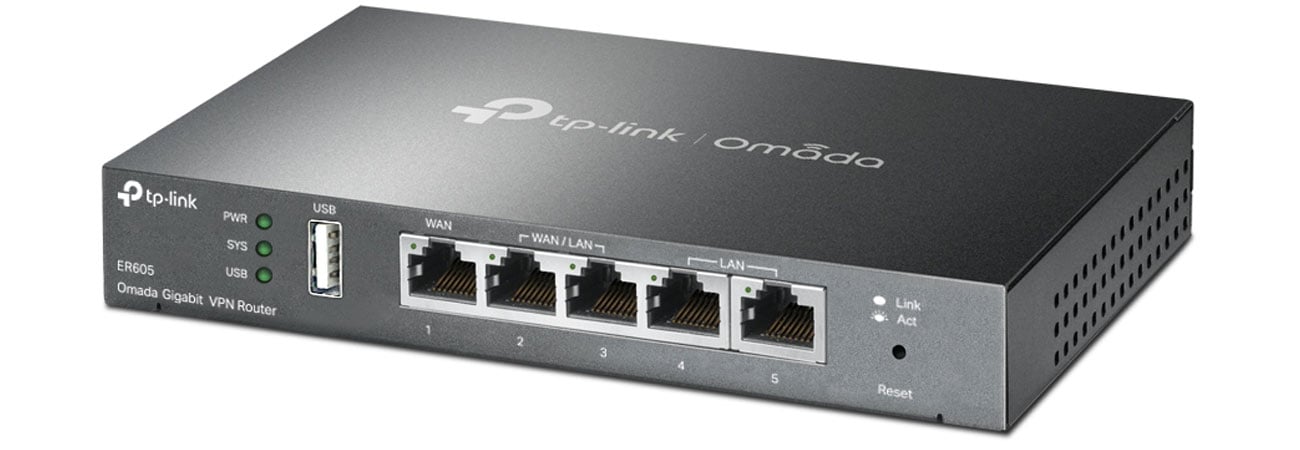 TP-Link TL-R605 v2 вид спереди под углом